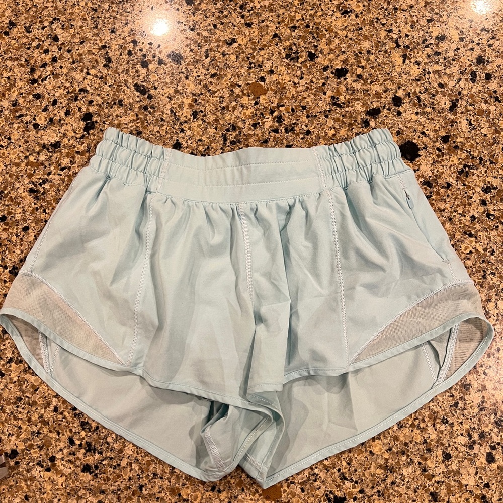 Lululemon Hotty Hot Low-Rise Lined Short 2.5”